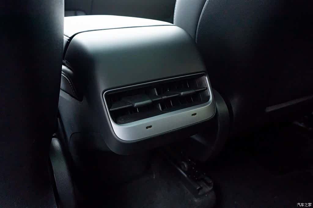 Tesla Model Y, 2022 20