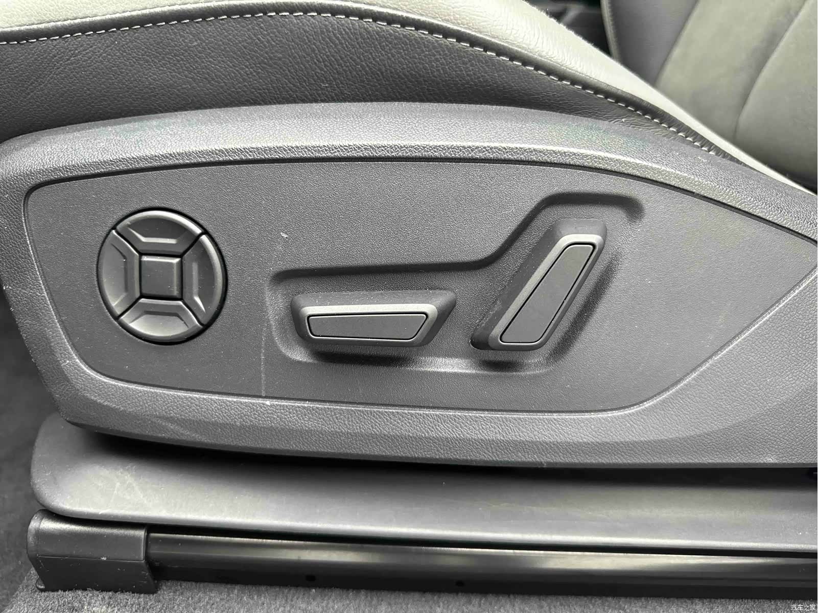 Audi Q3, 2022 11