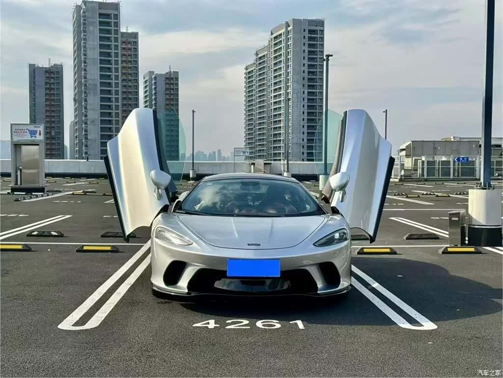 McLaren GT