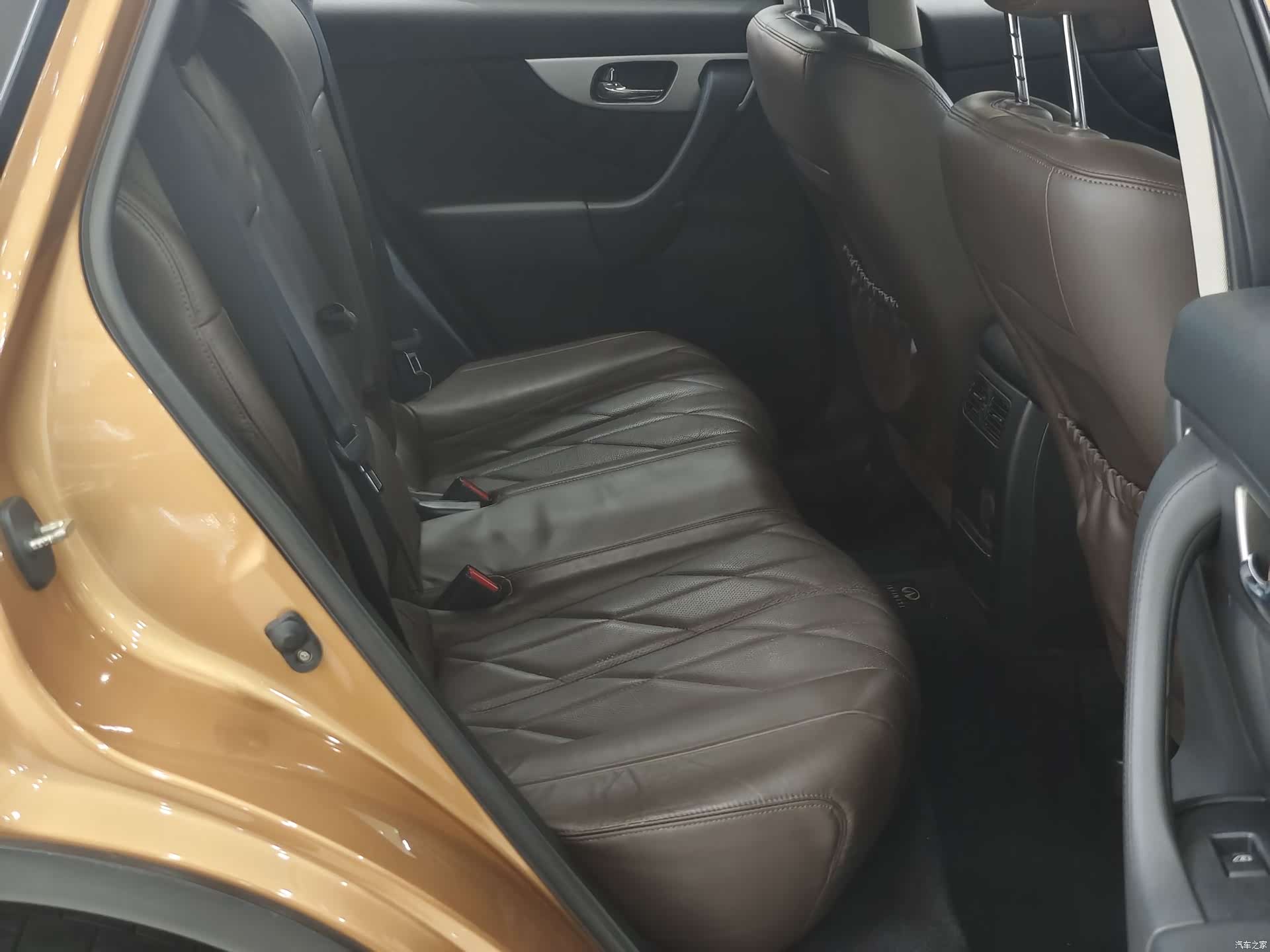 Infiniti FX35, 2013 13