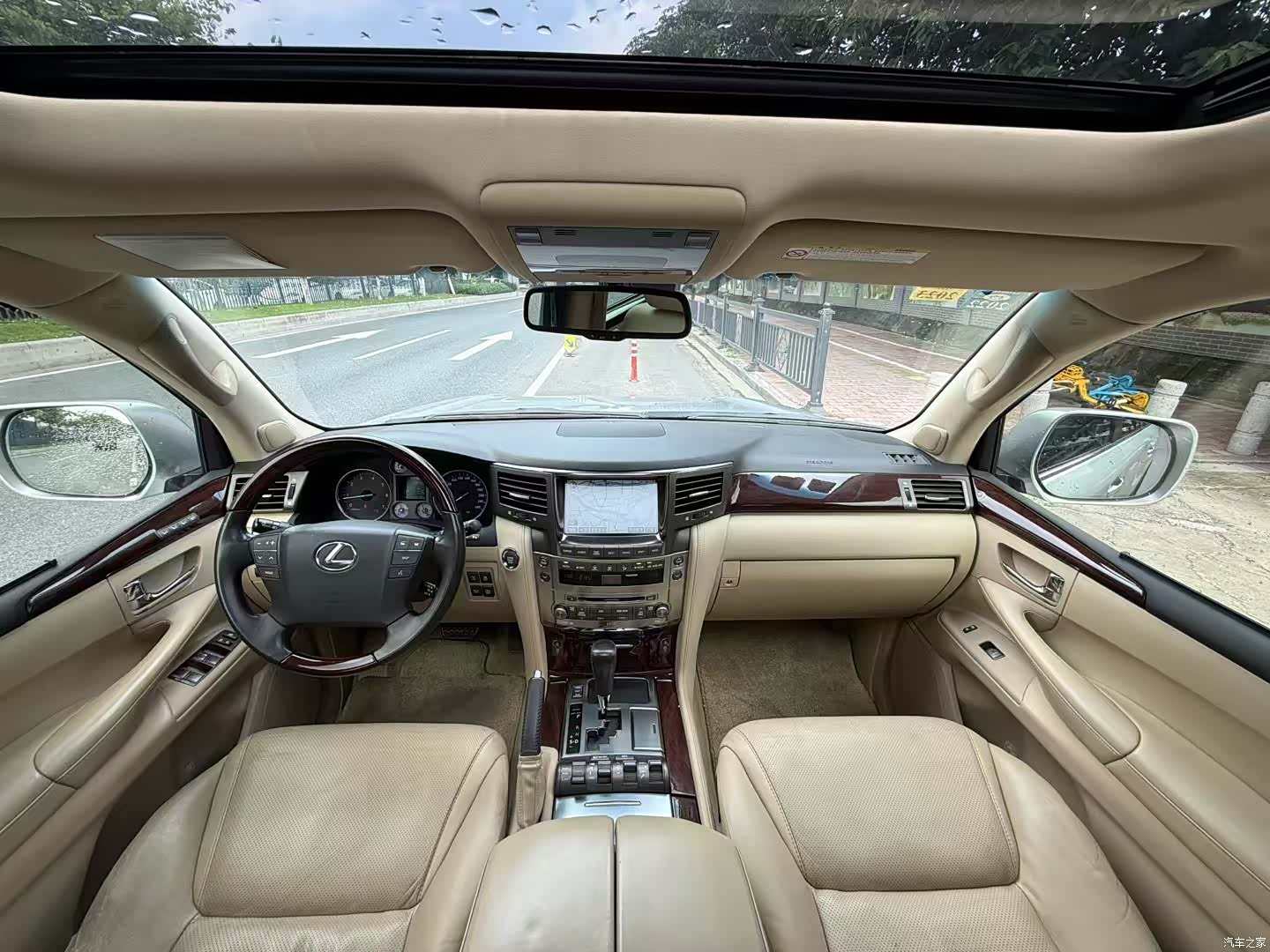 Lexus LX, 2008 9