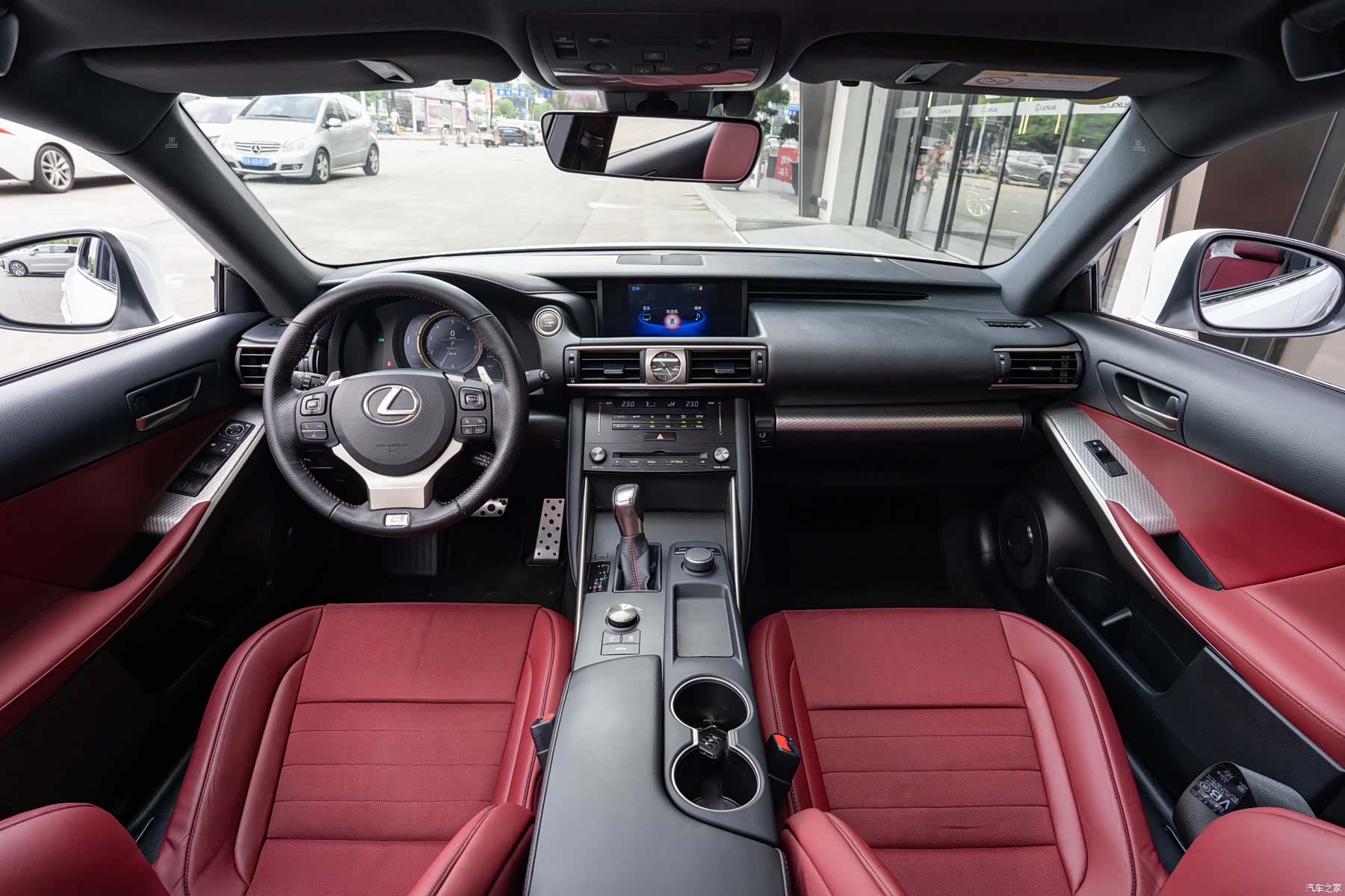 Lexus IS, 2017 13