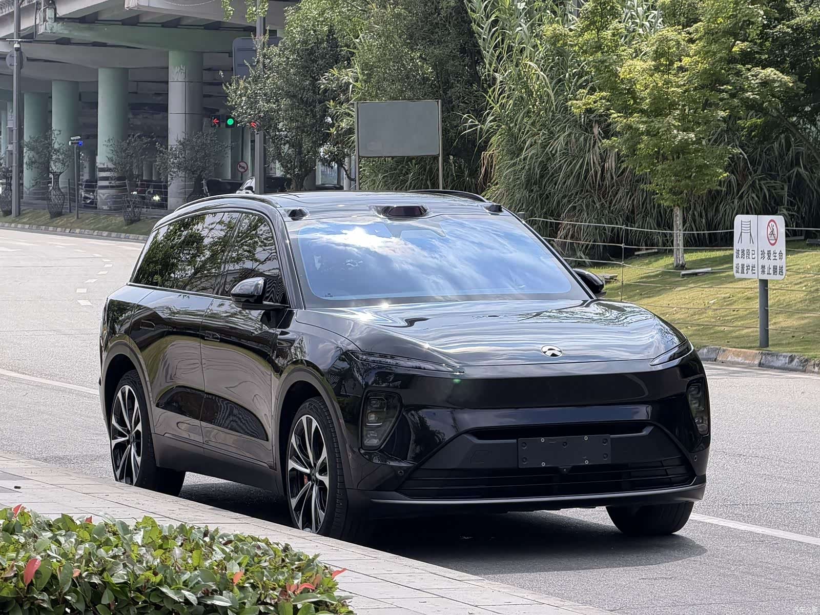 NIO ES8, 2023 3