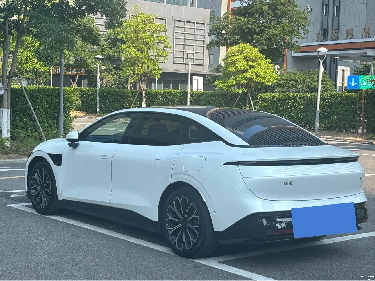 Zeekr 007, 2024 17