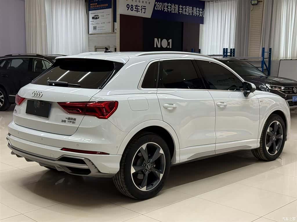 Audi Q3, 2023 4