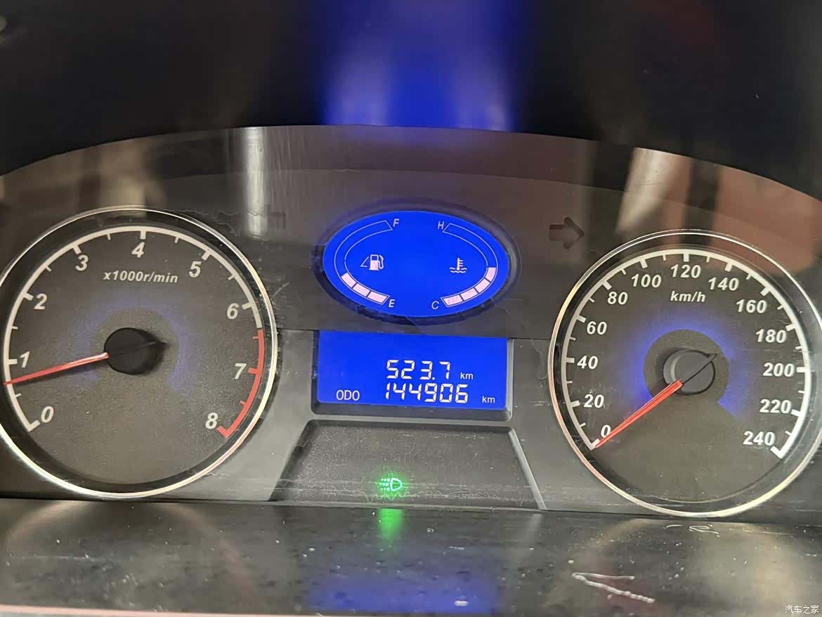 Geely Emgrand, 2013 18