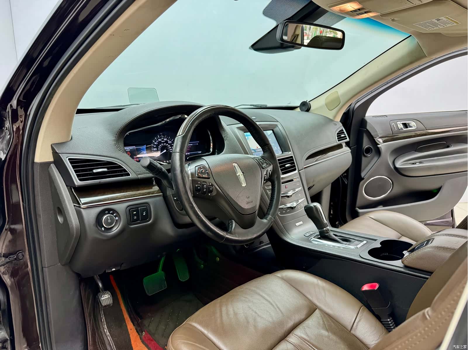 Lincoln MKT, 2014 все фото
