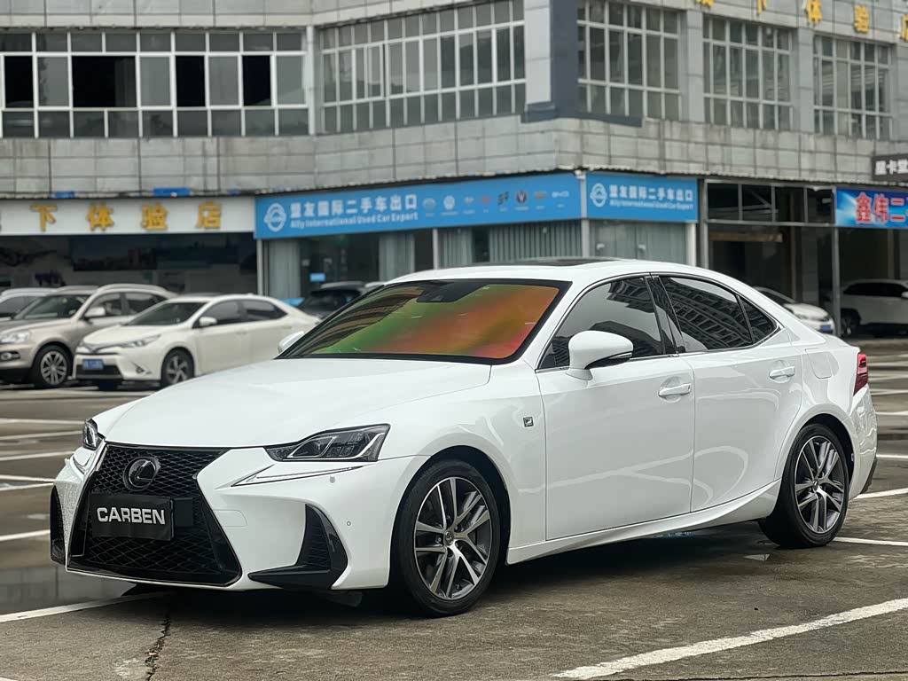 Lexus IS
