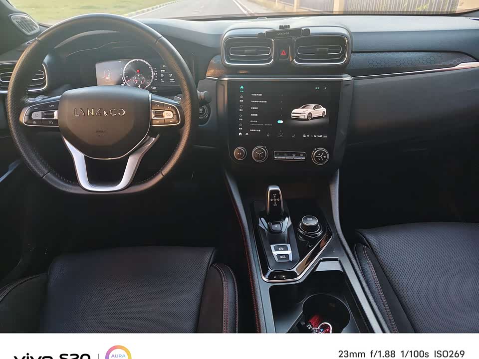Lynk & Co 03