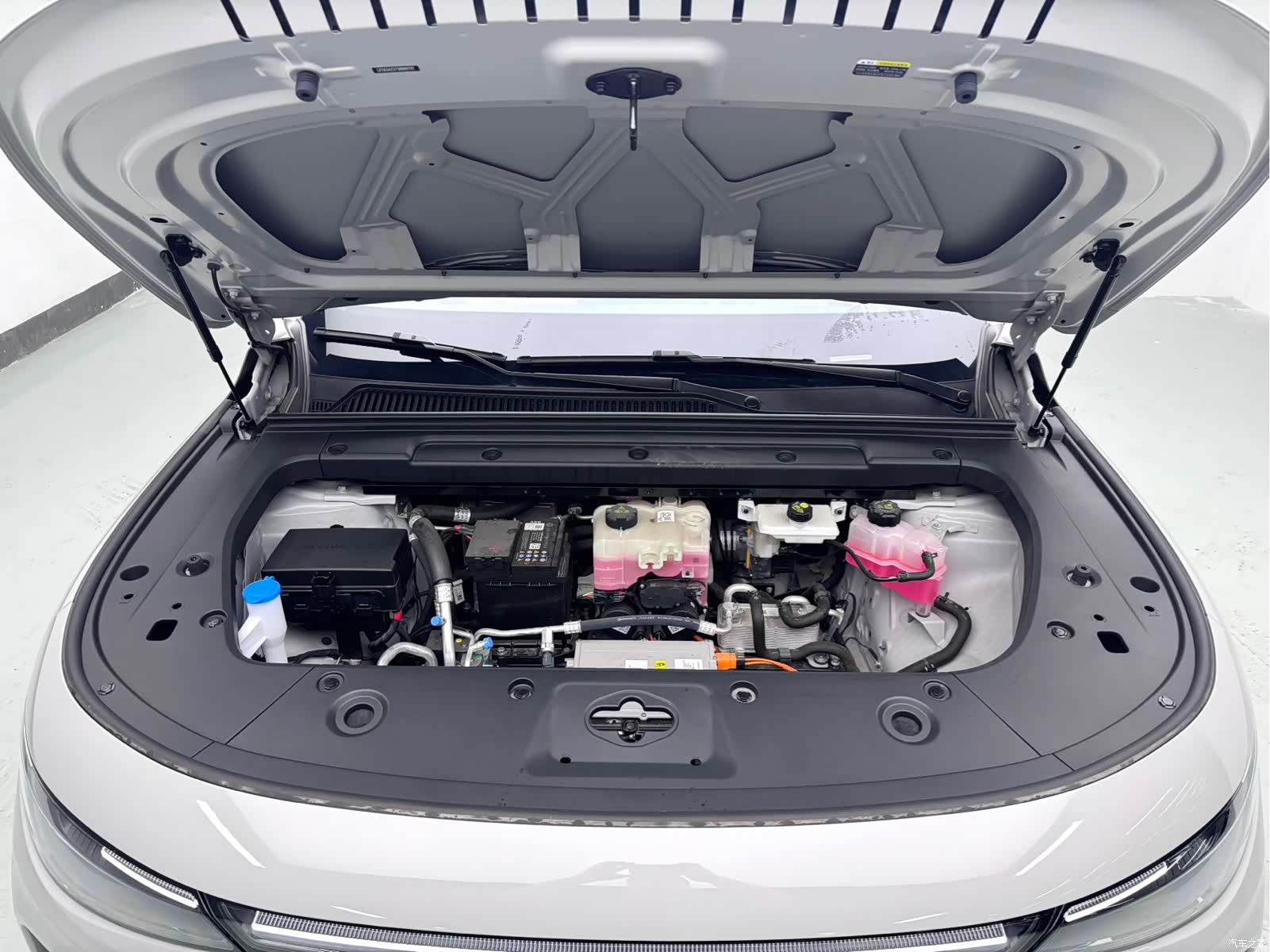 Leapmotor C10, 2025 8