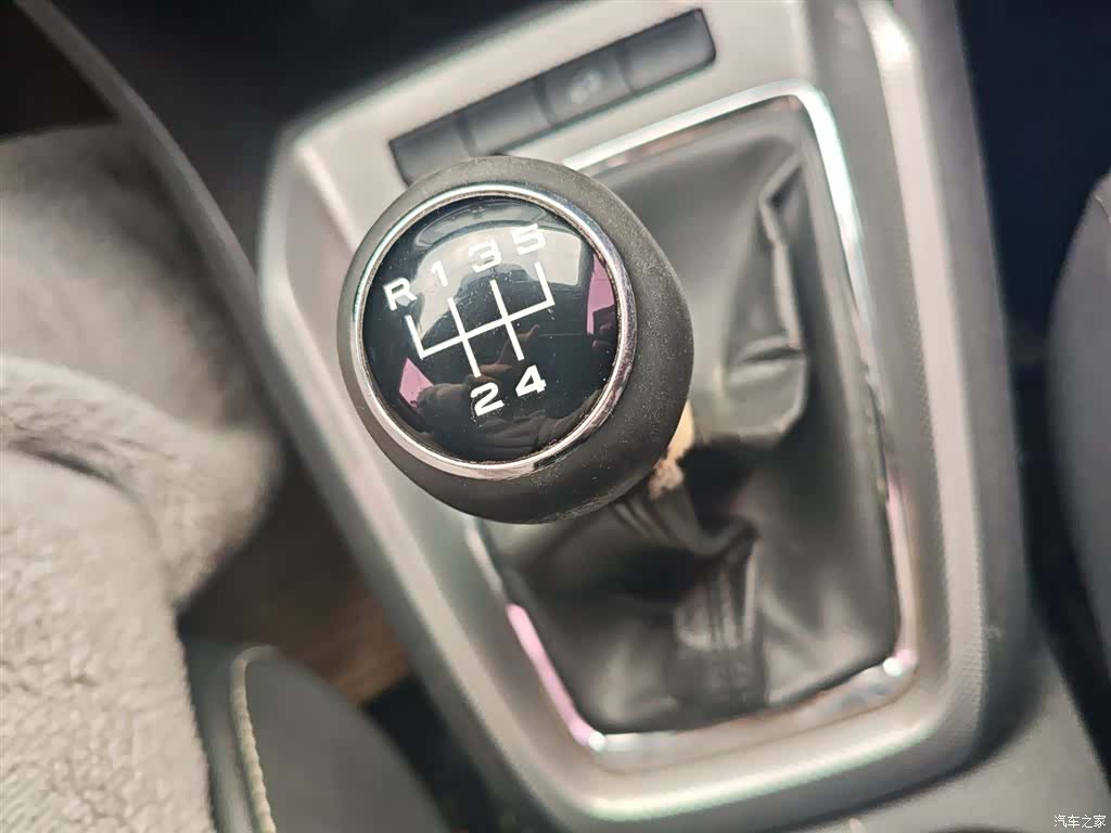 Roewe RX3, 2018 10