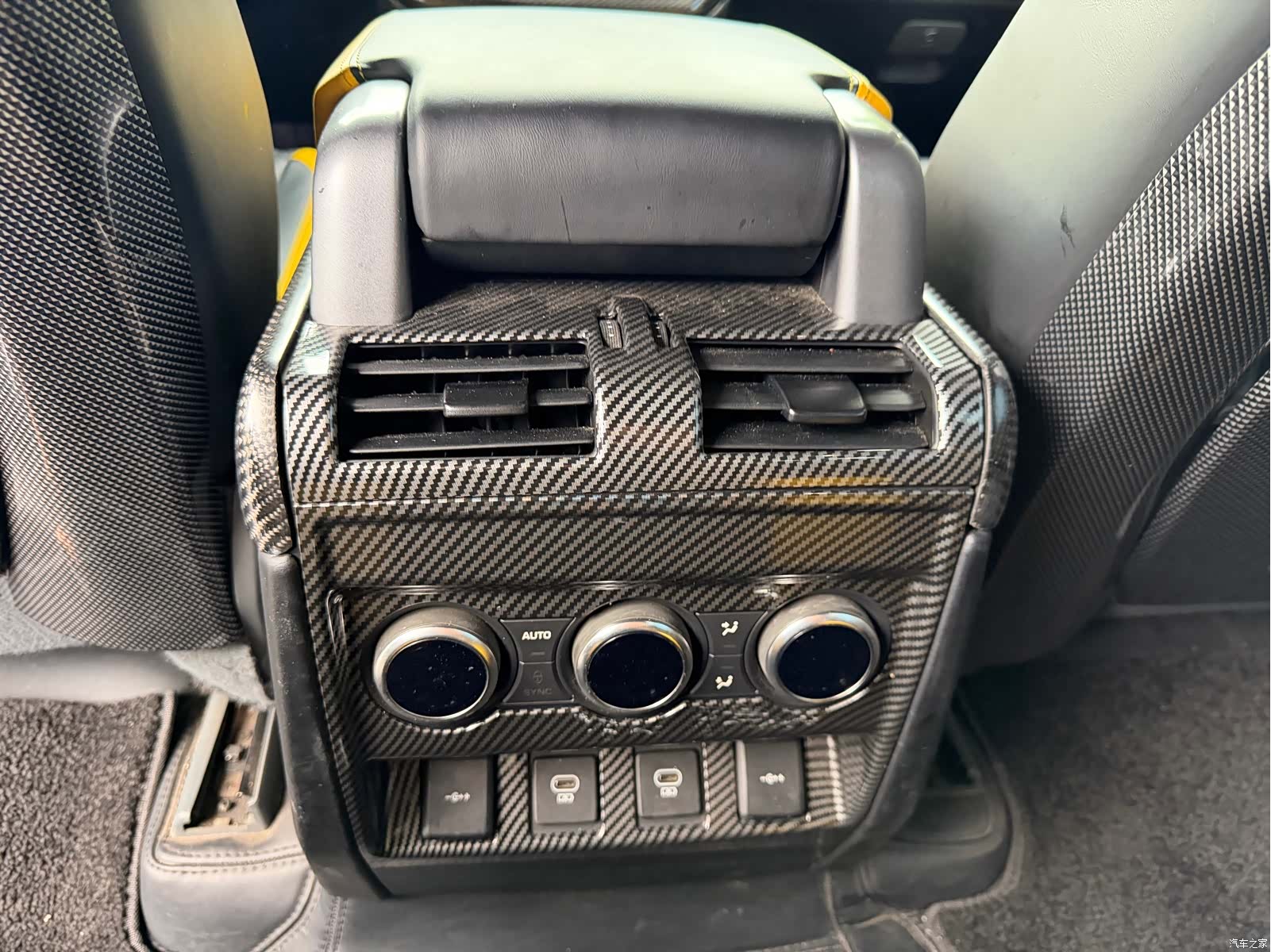 Land Rover Defender, 2022 10
