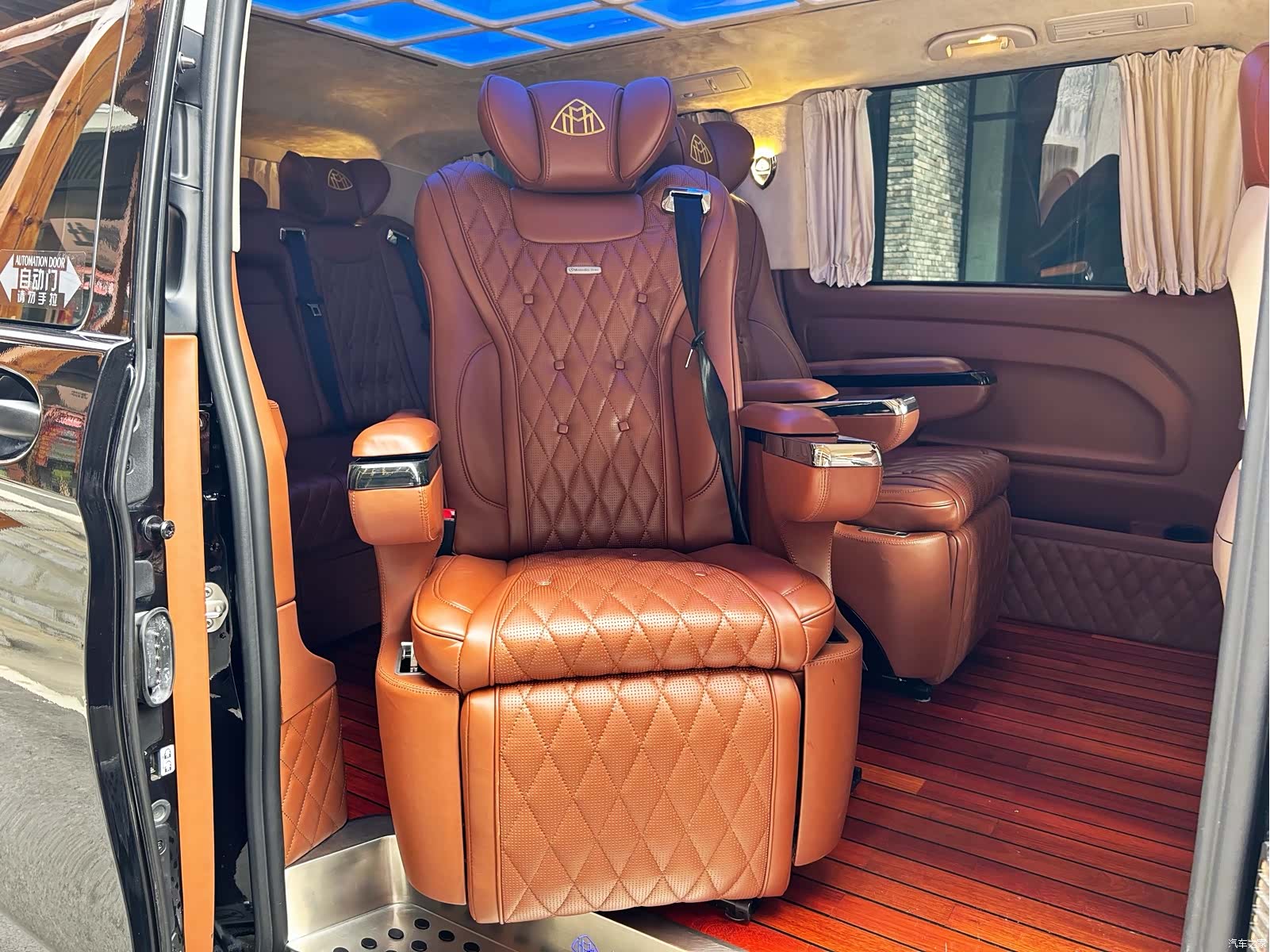Mercedes-Benz VI, 2020 9