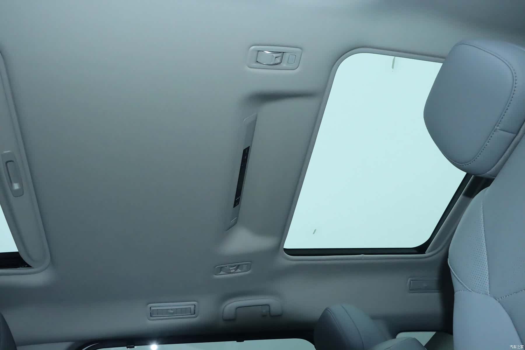 Toyota Granvia, 2023 18