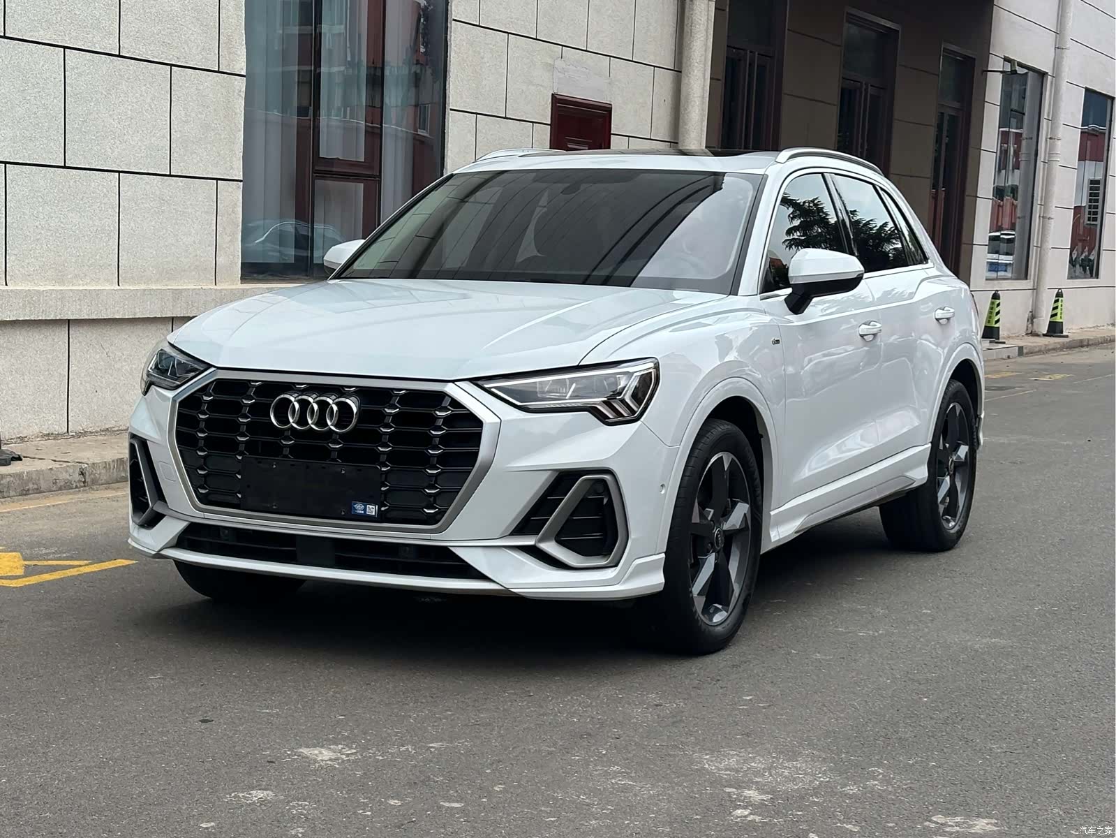 Audi Q3, 2023 1