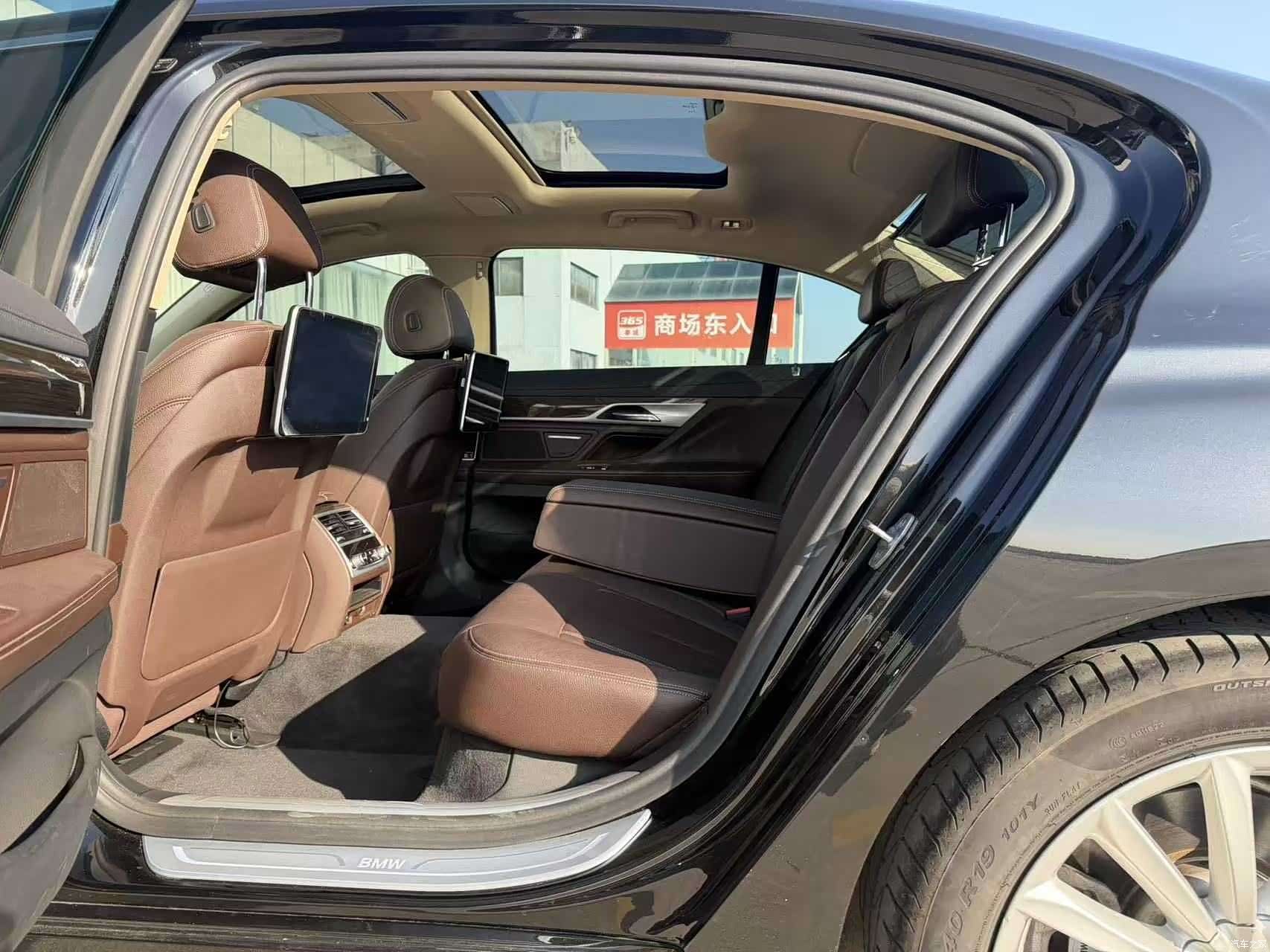 BMW 7 Series, 2018 все фото