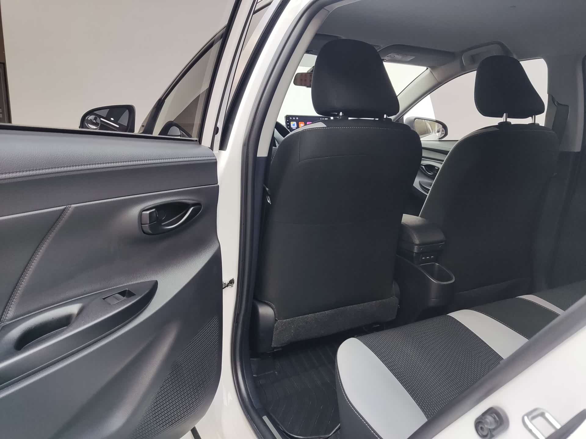 Toyota YARiS L, 2022 9