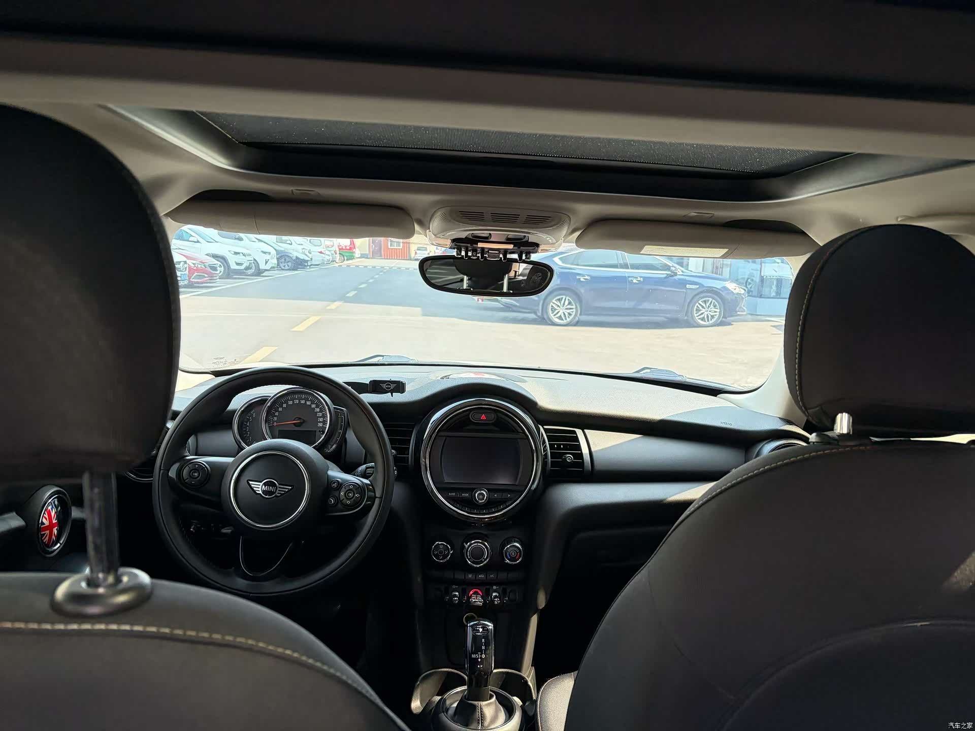 Mini ONE, 2019 6