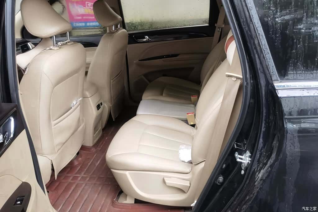 Wuling 730, 2017 11