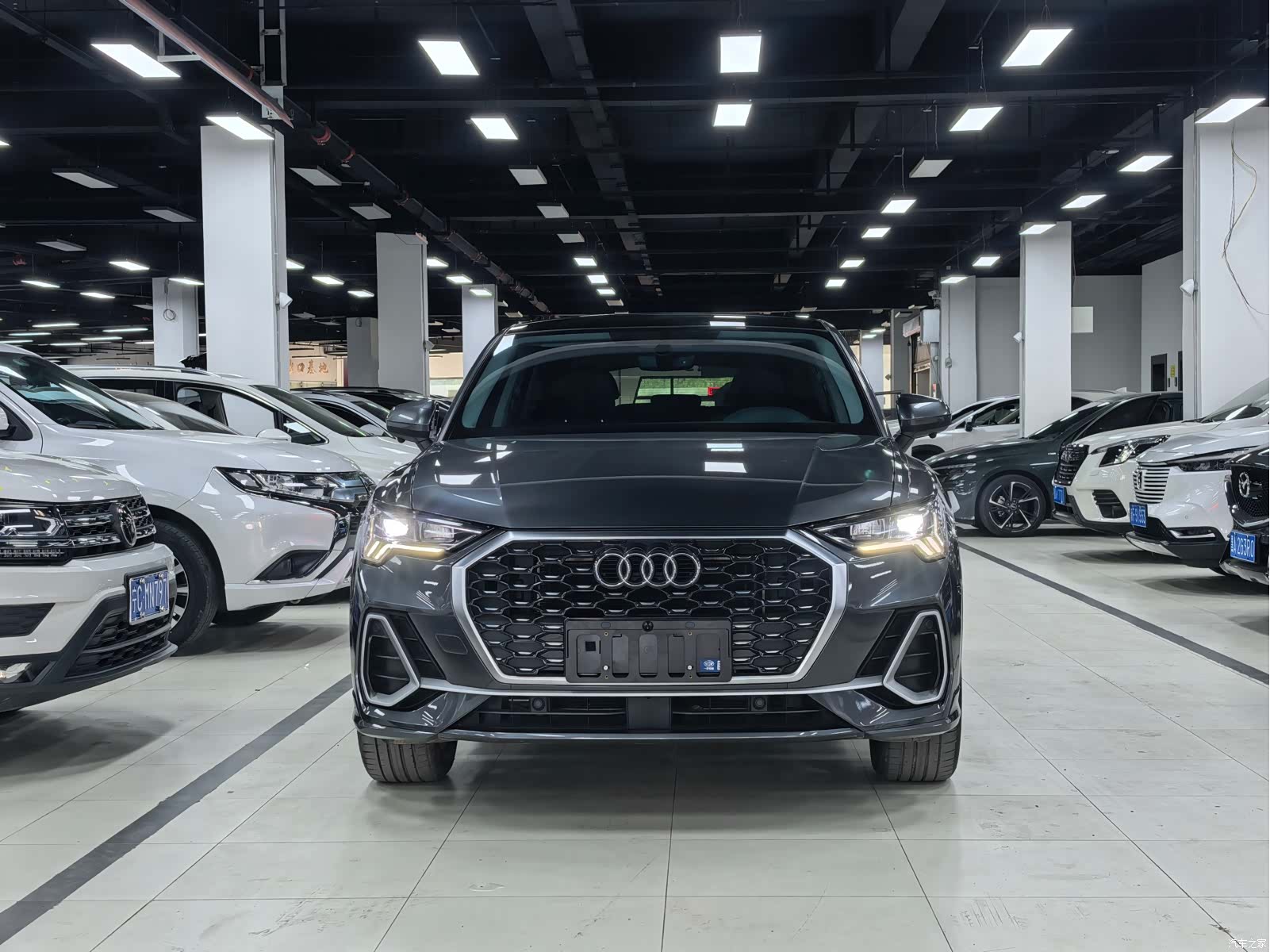 Audi Q3, 2023 2