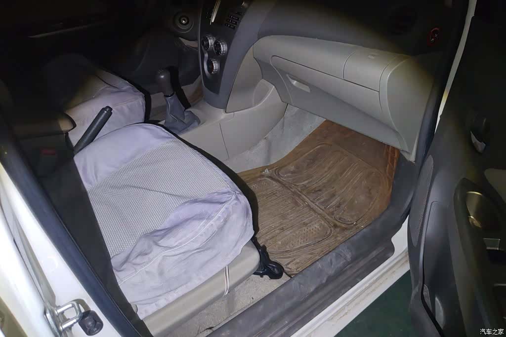 Toyota GL-i, 2012 8