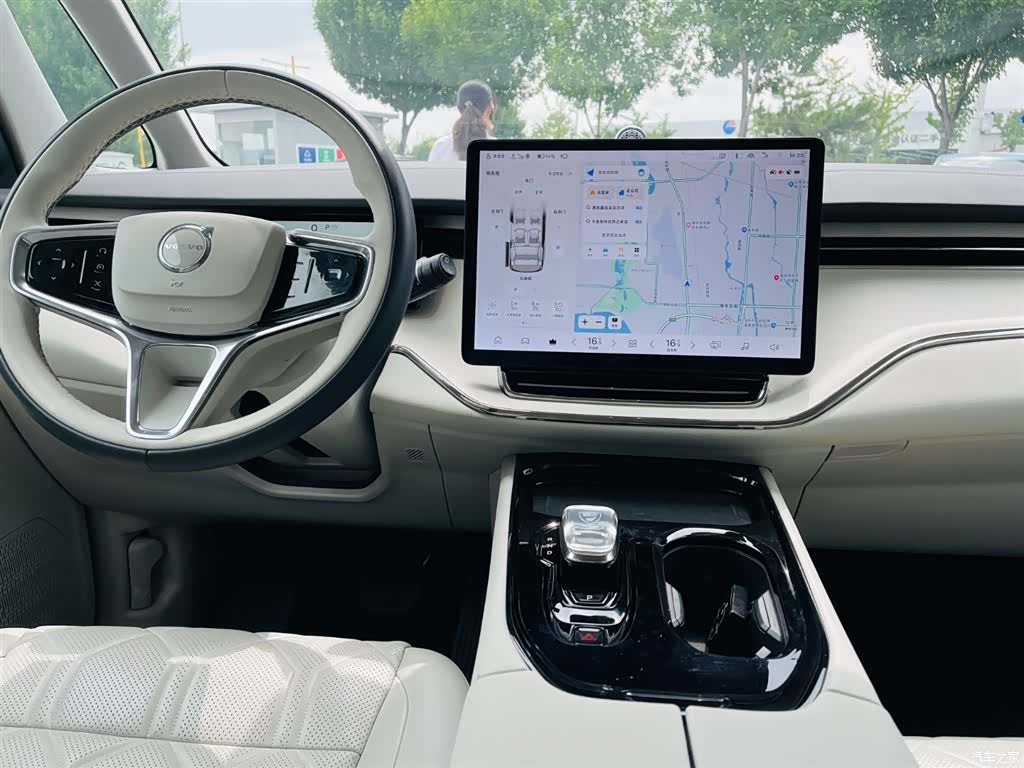 Volvo EM90, 2024 15