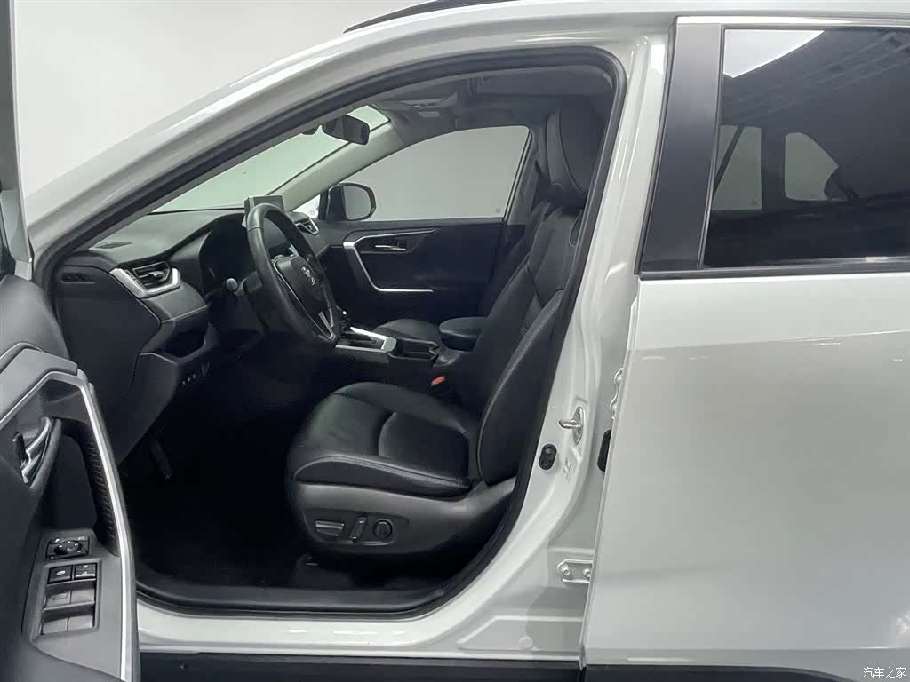 Toyota RAV4, 2021 10