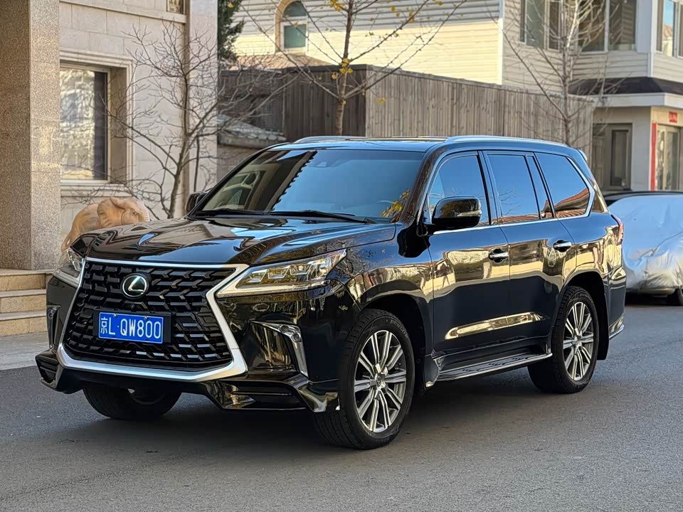 Lexus LX