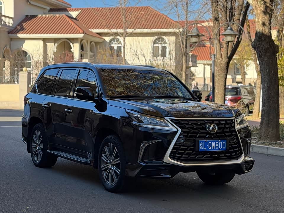 Lexus LX