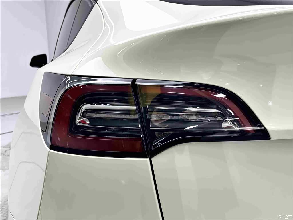 Tesla Model Y, 2023 7