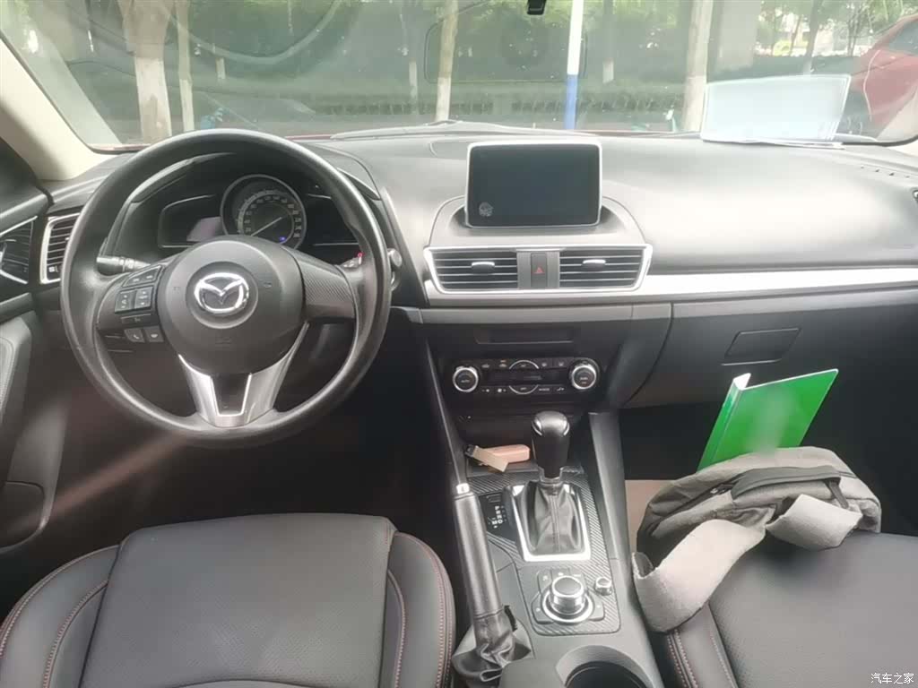 Mazda Mazda3, 2015 10