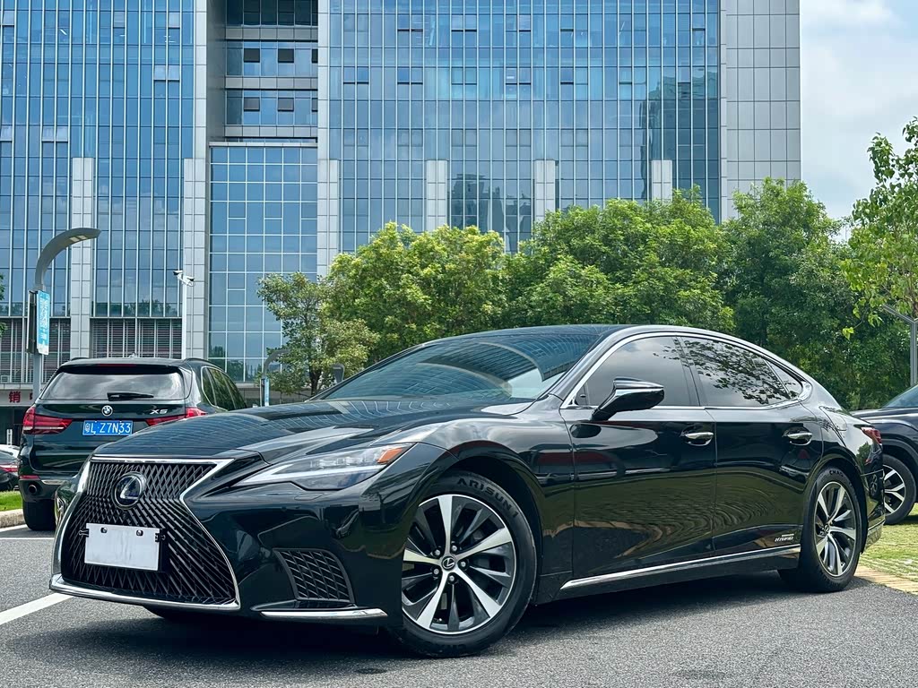 Lexus LS