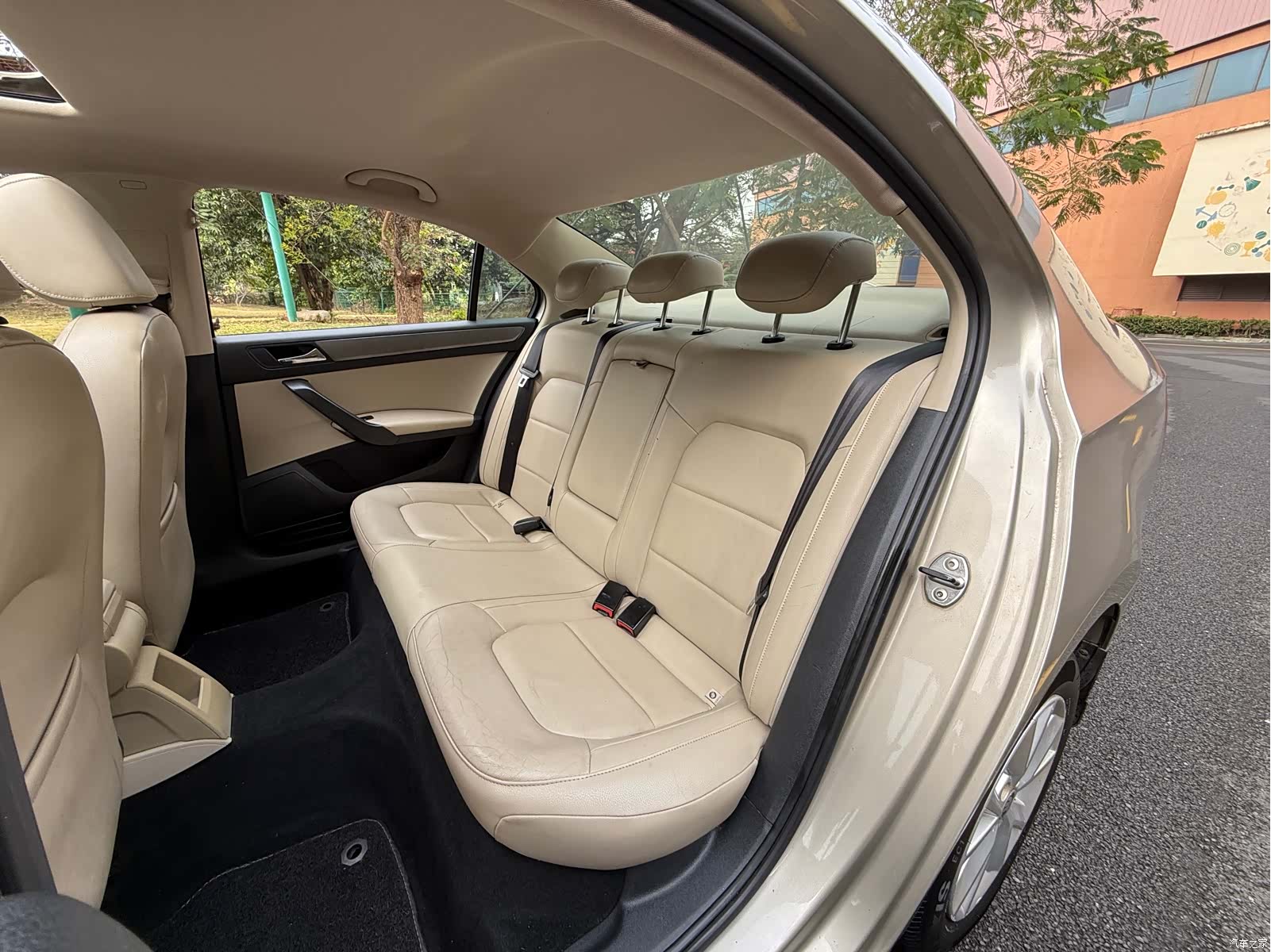 Skoda Rapid, 2014 8