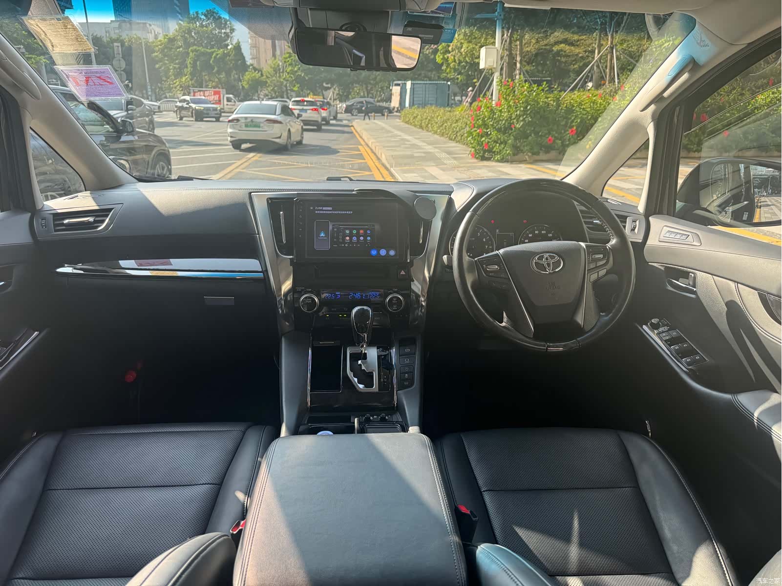 Toyota Vellfire, 2018 все фото