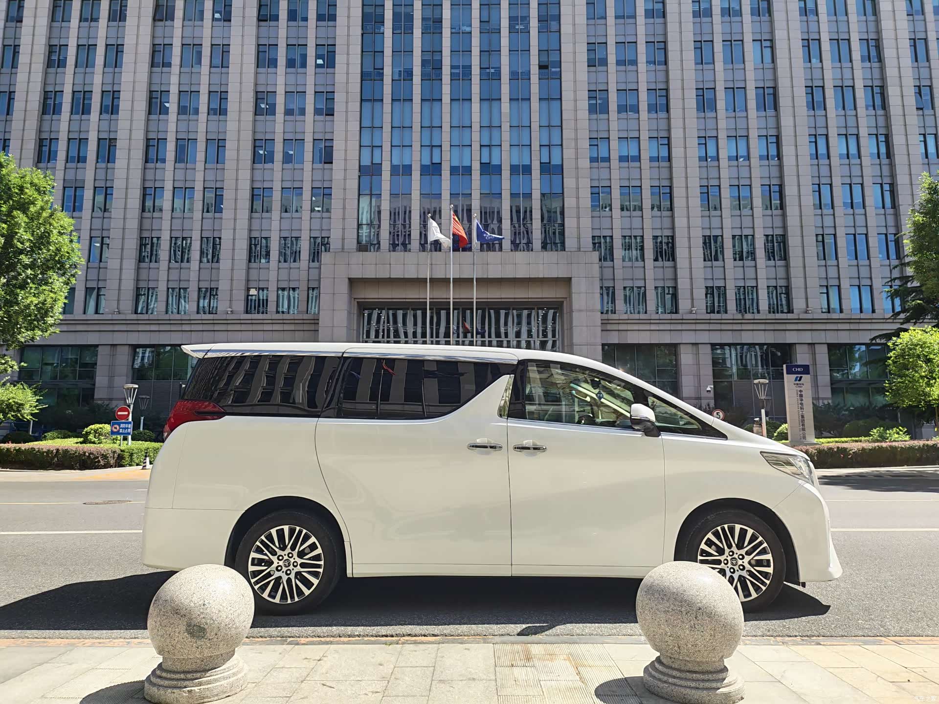 Toyota Alphard, 2016 все фото