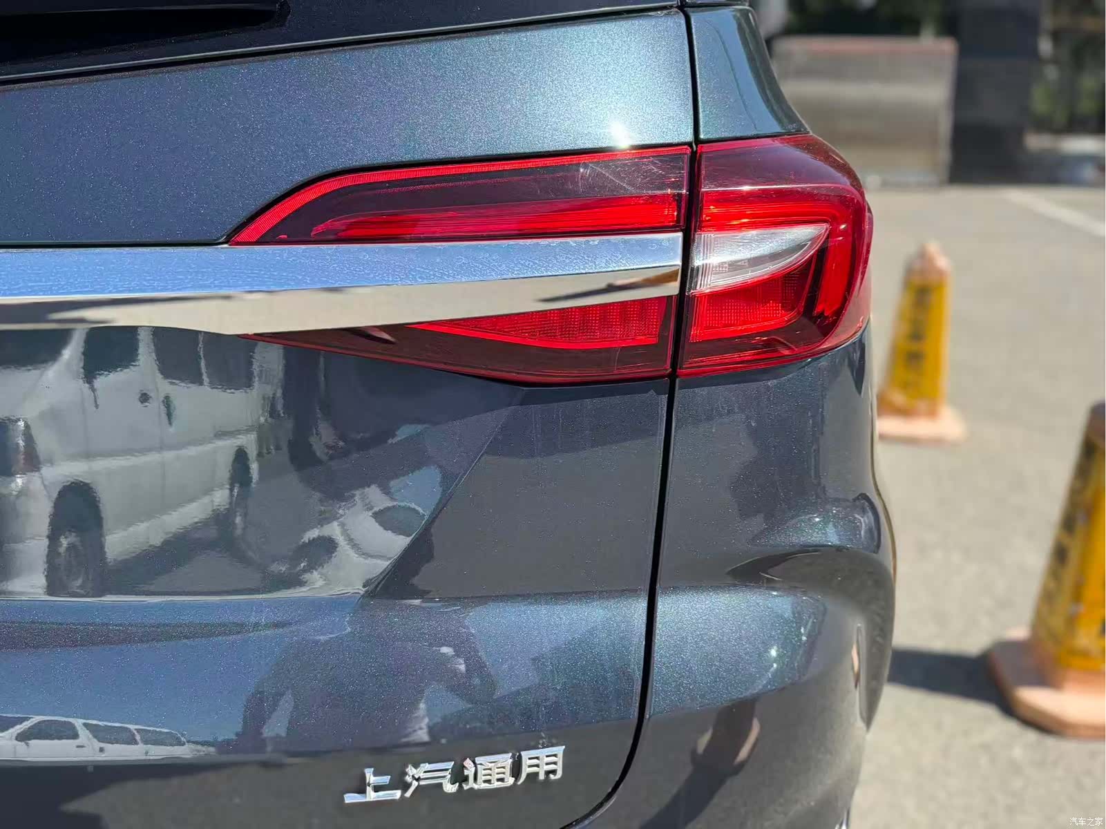 Buick Enclave, 2021 10