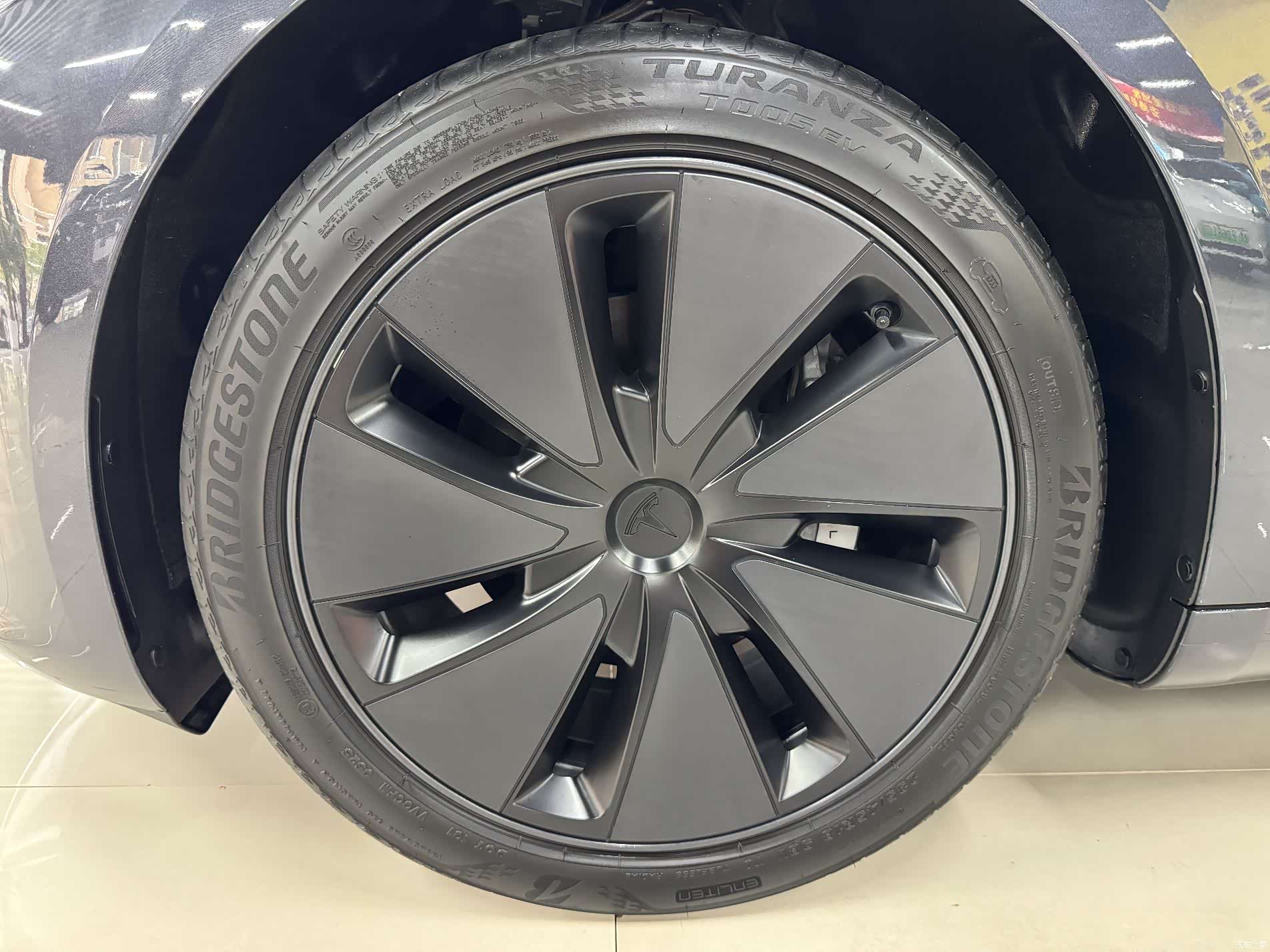 Tesla Model 3, 2025 10