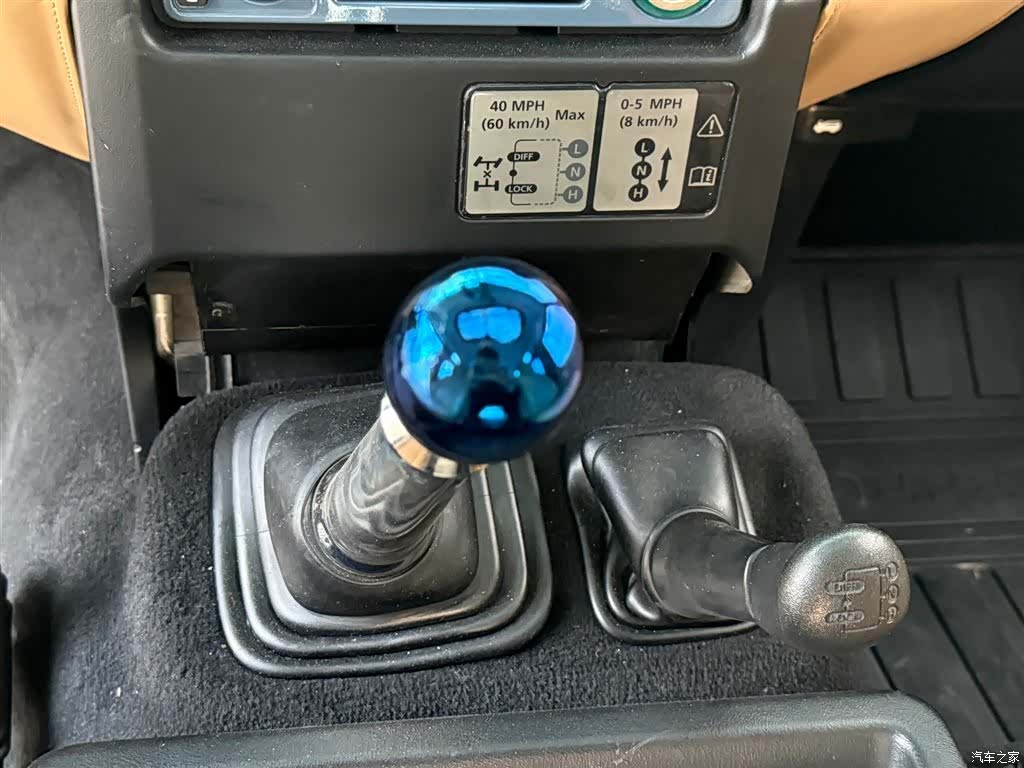 Land Rover Defender, 2011 8