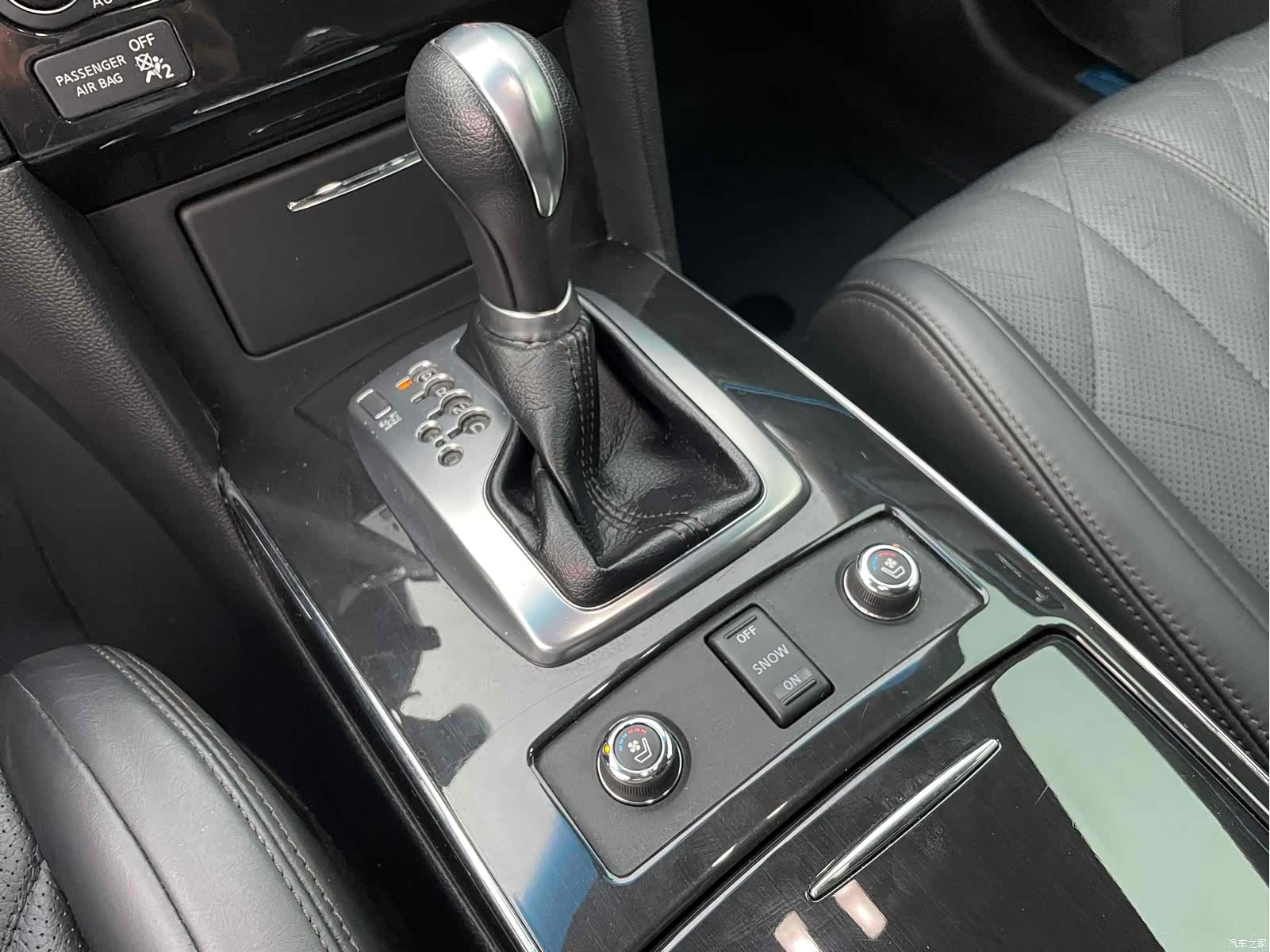 Infiniti FX35, 2012 6