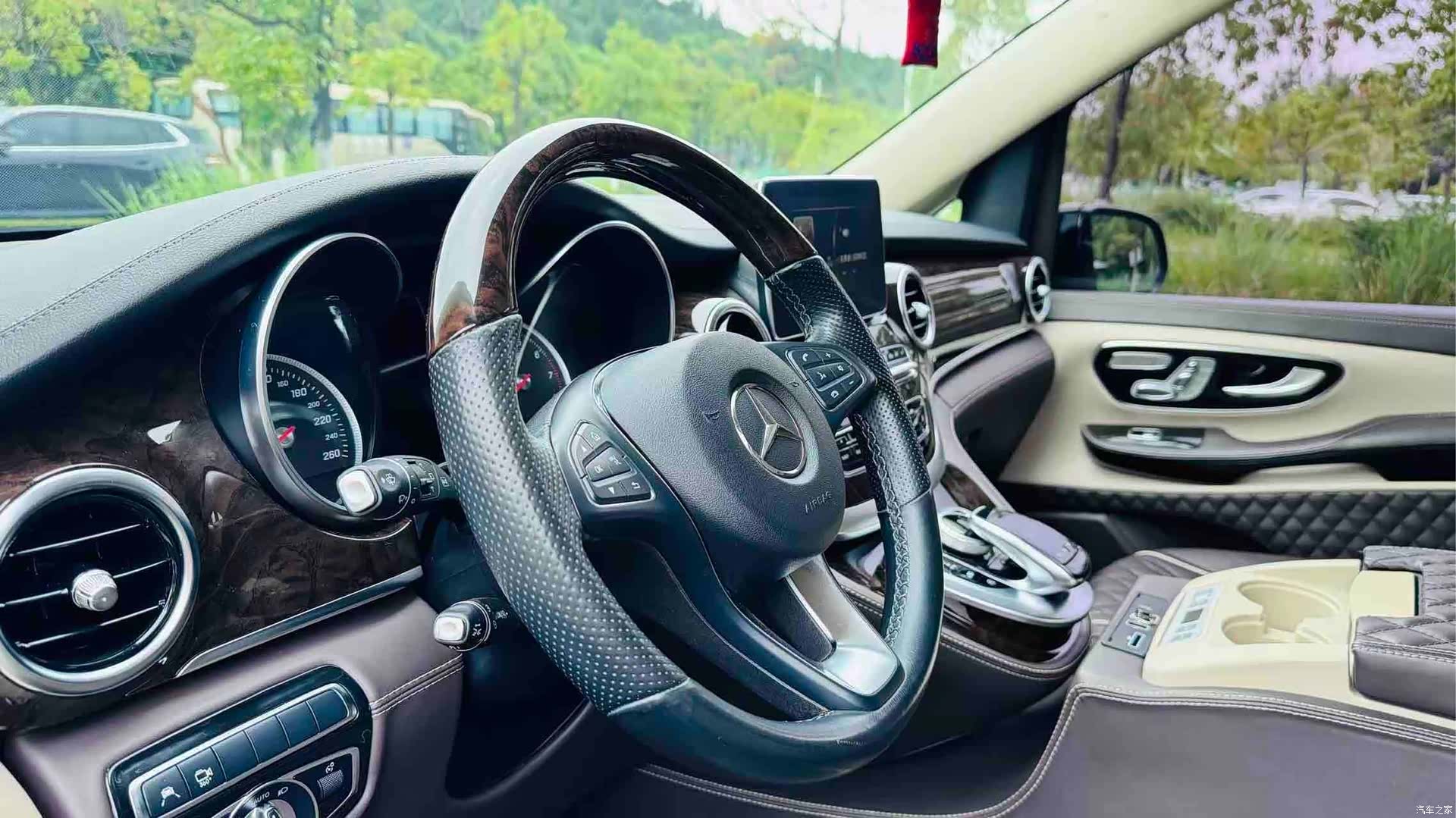Mercedes-Benz V-Class, 2018 9