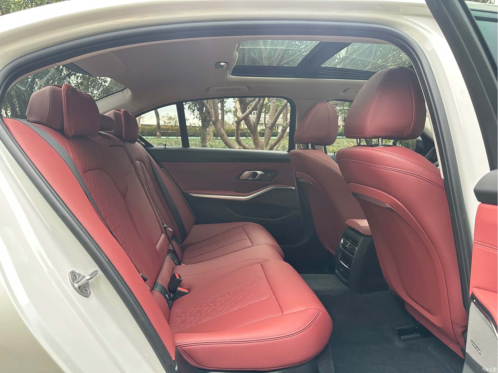 BMW 3 Series, 2024 11