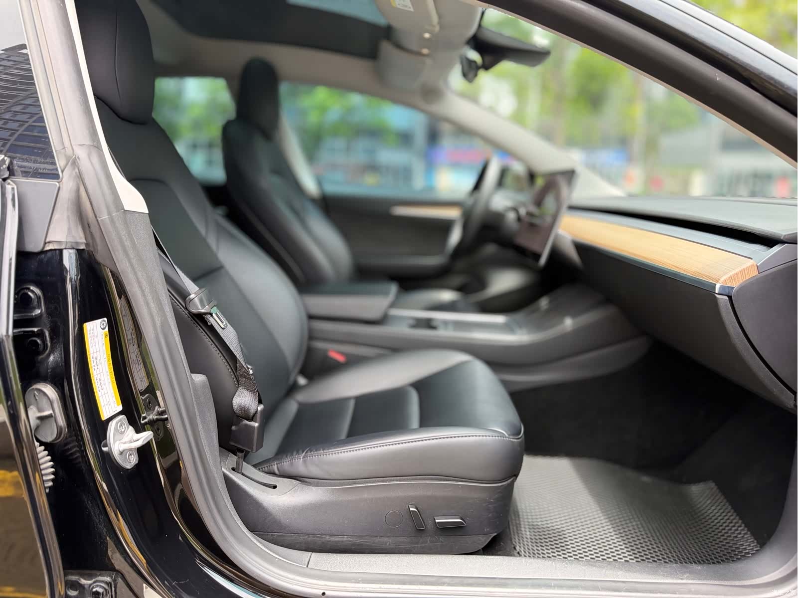 Tesla Model 3, 2023 17