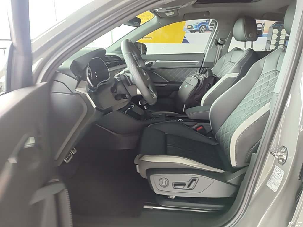 Audi Q3, 2025 15