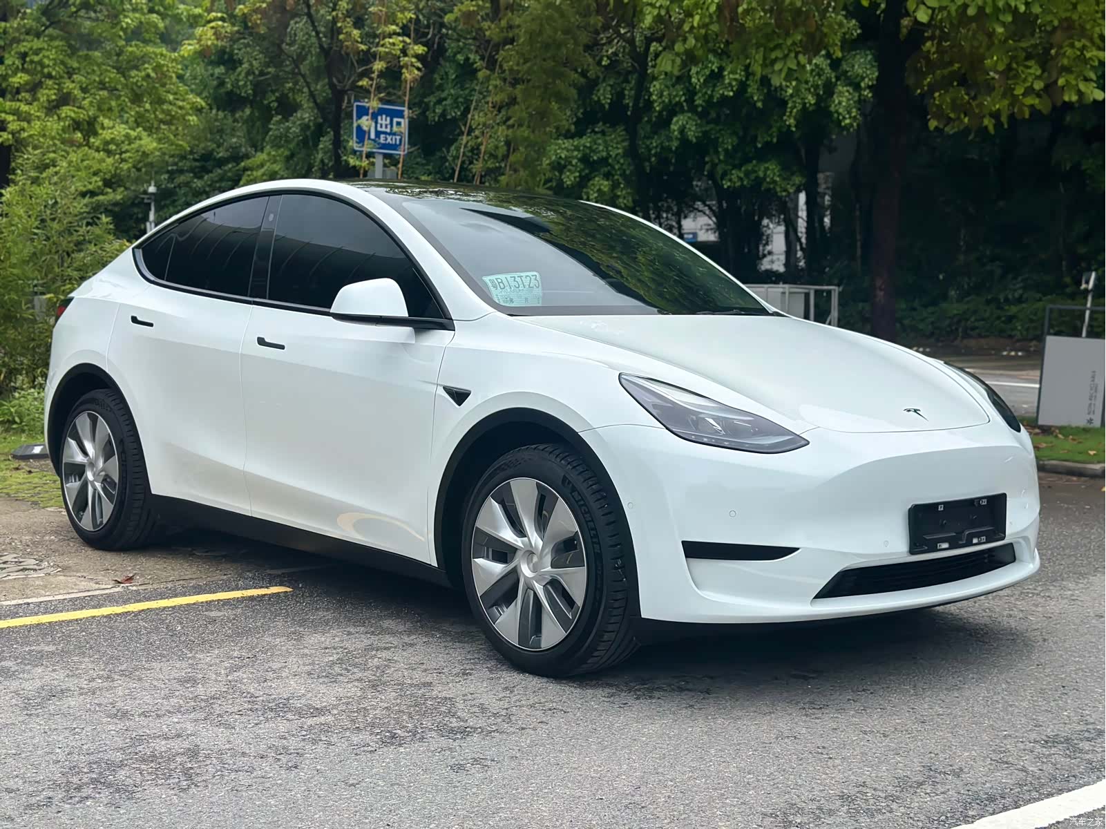 Tesla Model Y, 2022 3