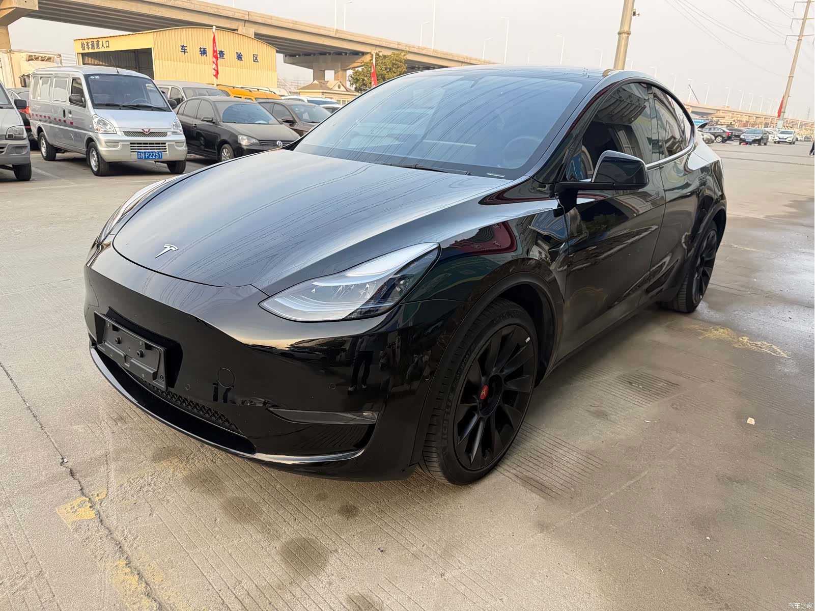 Tesla Model Y, 2023 1