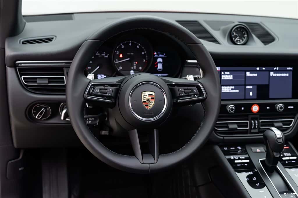 Porsche Macan, 2025 12