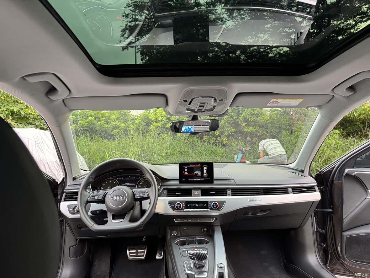 Audi A4L, 2019 все фото