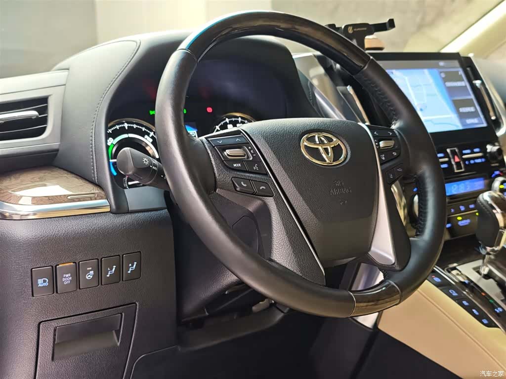 Toyota Alphard, 2022 7