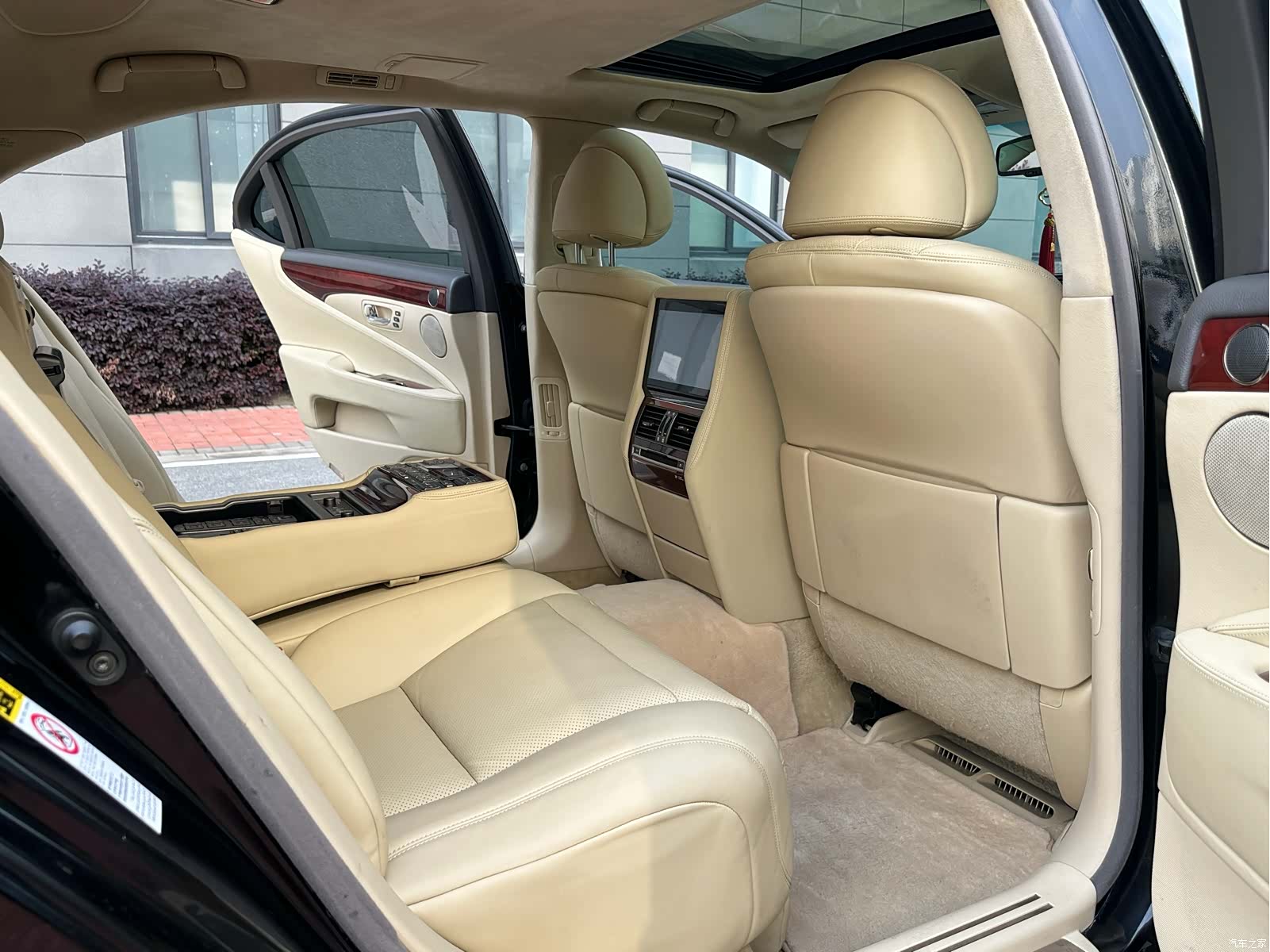 Lexus LS, 2010 8