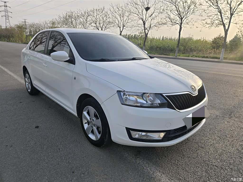 Skoda Rapid, 2014 3